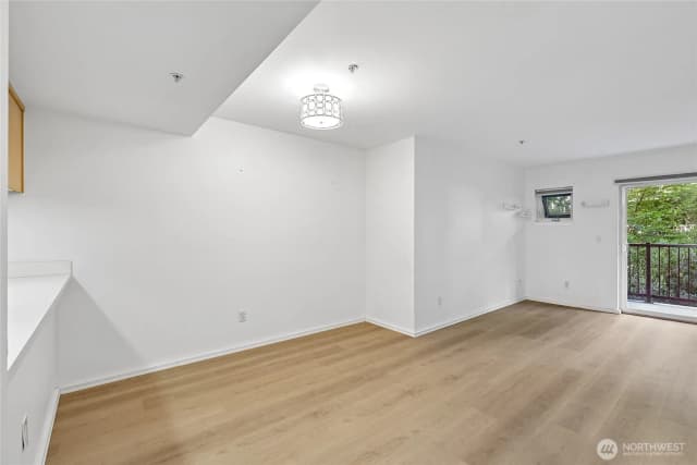 Property photo for 12345 Roosevelt Way Ne #306, Seattle photo 3