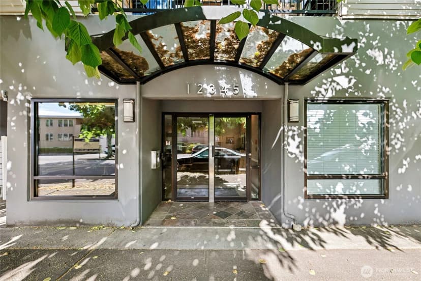 Property photo for 12345 Roosevelt Way Ne #306, Seattle photo 24