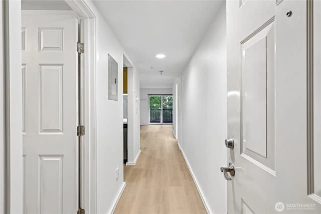 Property photo for 12345 Roosevelt Way Ne #306, Seattle photo 2