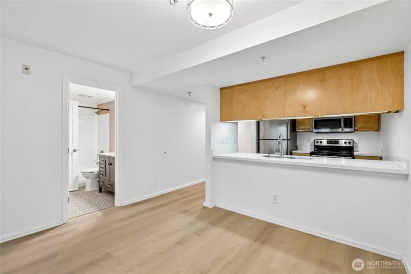 Property photo for 12345 Roosevelt Way Ne #306, Seattle photo 13