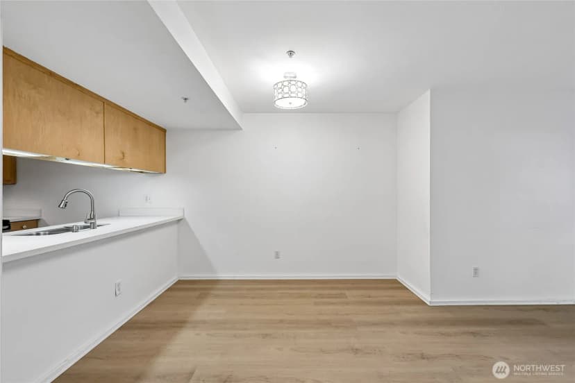Property photo for 12345 Roosevelt Way Ne #306, Seattle photo 12