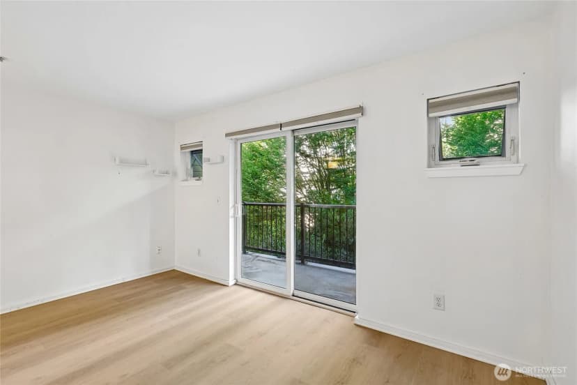 Property photo for 12345 Roosevelt Way Ne #306, Seattle photo 6