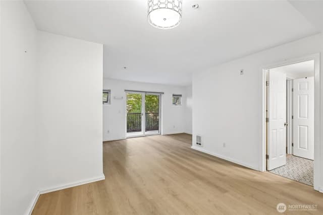 Property photo for 12345 Roosevelt Way Ne #306, Seattle photo 4