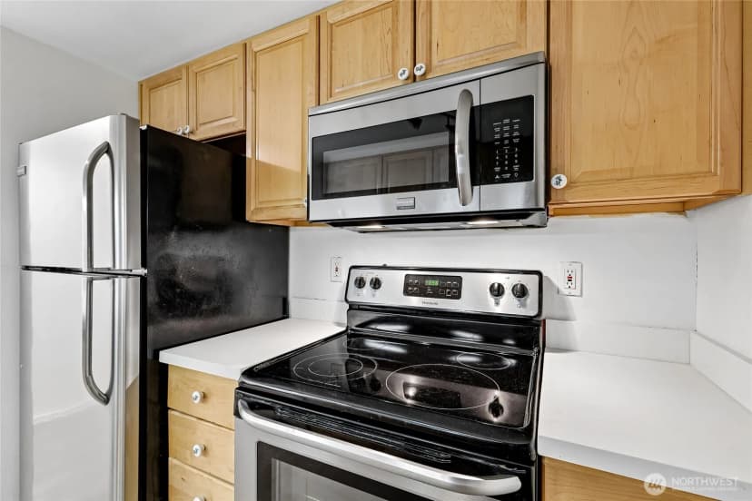 Property photo for 12345 Roosevelt Way Ne #306, Seattle photo 15