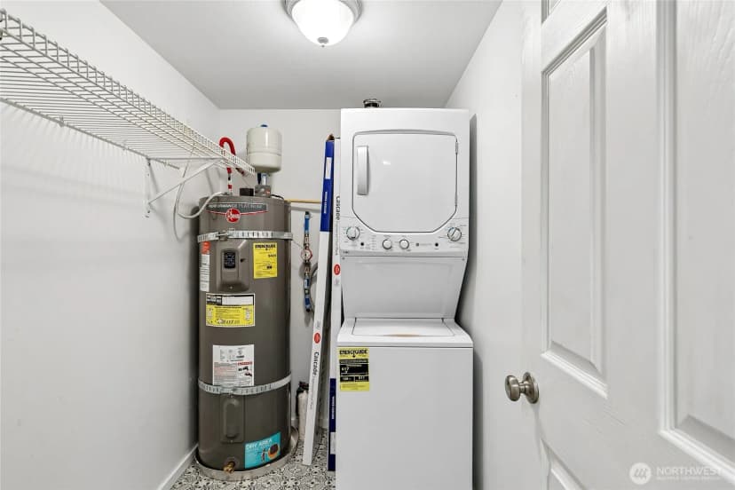 Property photo for 12345 Roosevelt Way Ne #306, Seattle photo 21