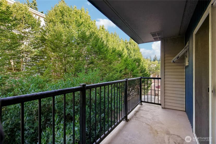 Property photo for 12345 Roosevelt Way Ne #306, Seattle photo 23