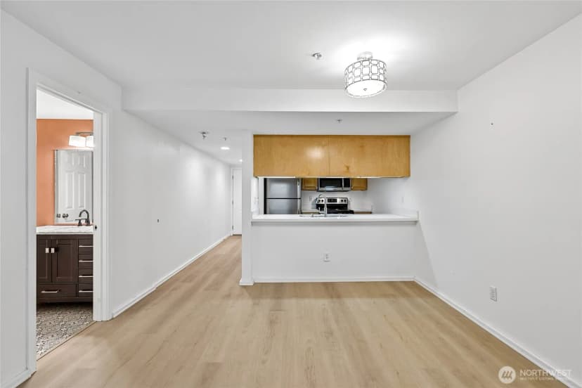 Property photo for 12345 Roosevelt Way Ne #306, Seattle photo 11