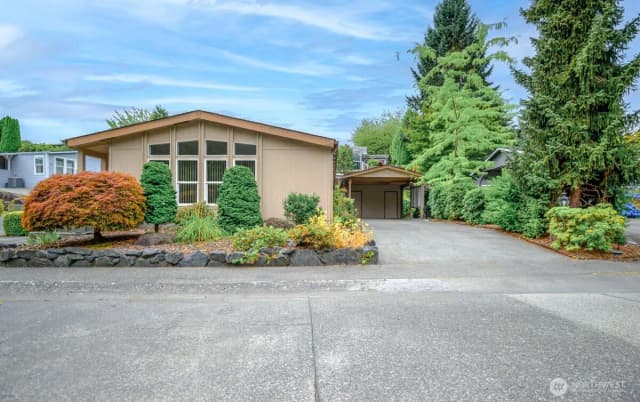 Property photo for 17308 Woodcrest Drive Ne, Bothell photo 2