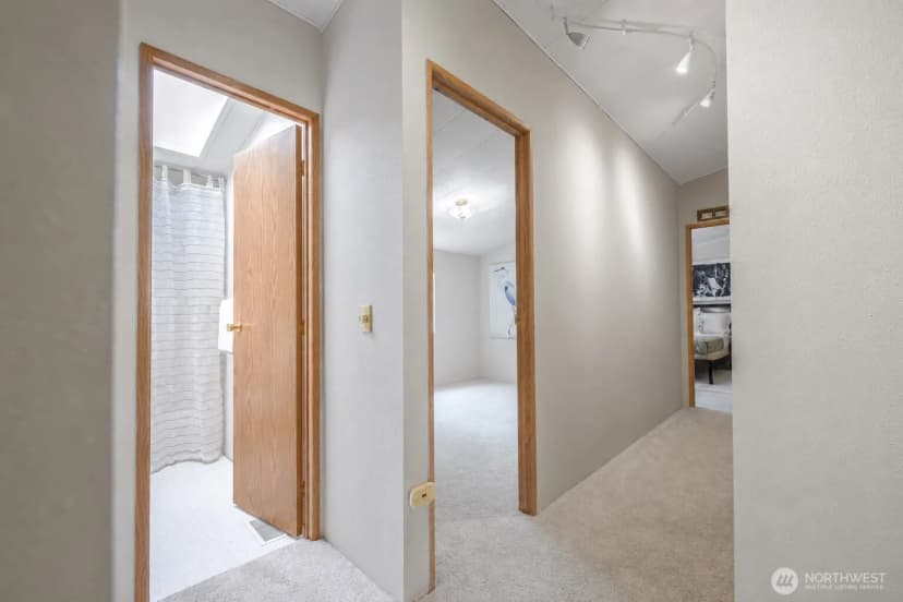 Property photo for 17308 Woodcrest Drive Ne, Bothell photo 17