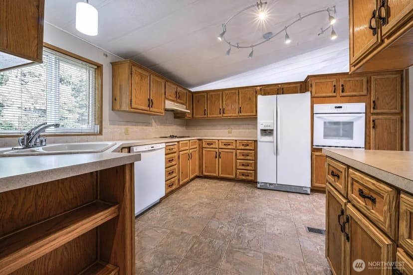 Property photo for 17308 Woodcrest Drive Ne, Bothell photo 15