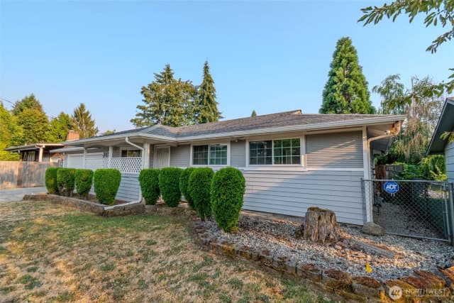 Property photo for 10609 Se 232nd Street, Kent photo 2