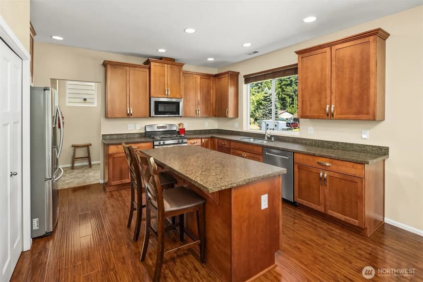 Property photo for 26 Meadow Place Se, Everett photo 2