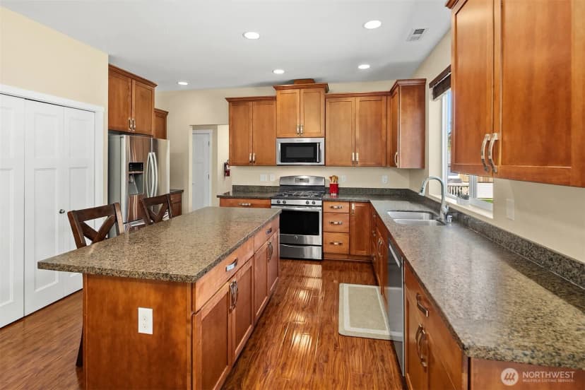 Property photo for 26 Meadow Place Se, Everett photo 18