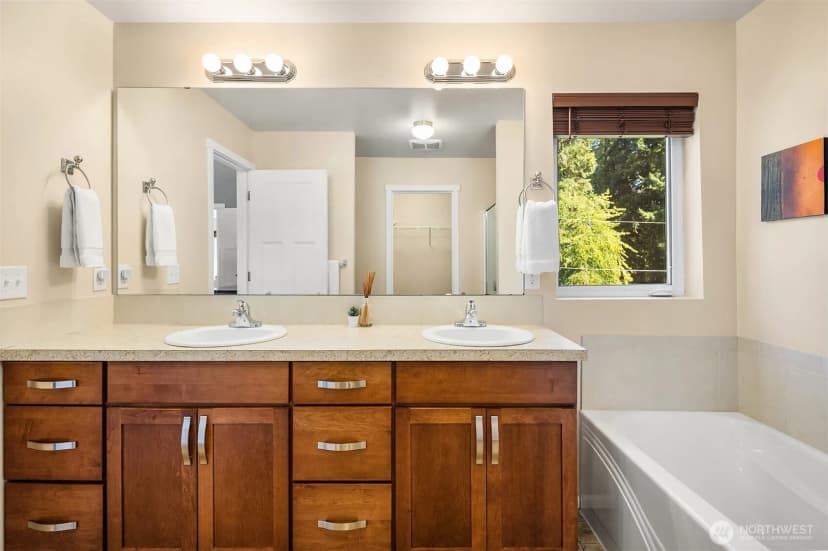 Property photo for 26 Meadow Place Se, Everett photo 23