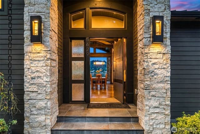 Property photo for 5629 Pleasure Point Lane Se, Bellevue photo 3