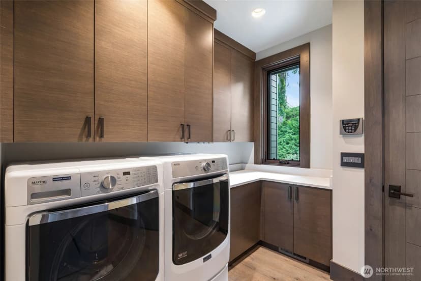 Property photo for 5629 Pleasure Point Lane Se, Bellevue photo 13