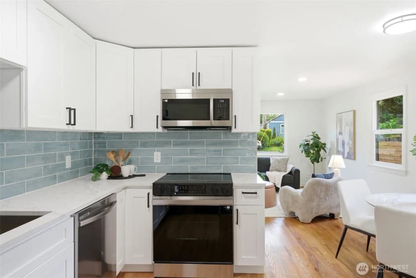 Property photo for 9723 Evanston Avenue N, Seattle photo 11