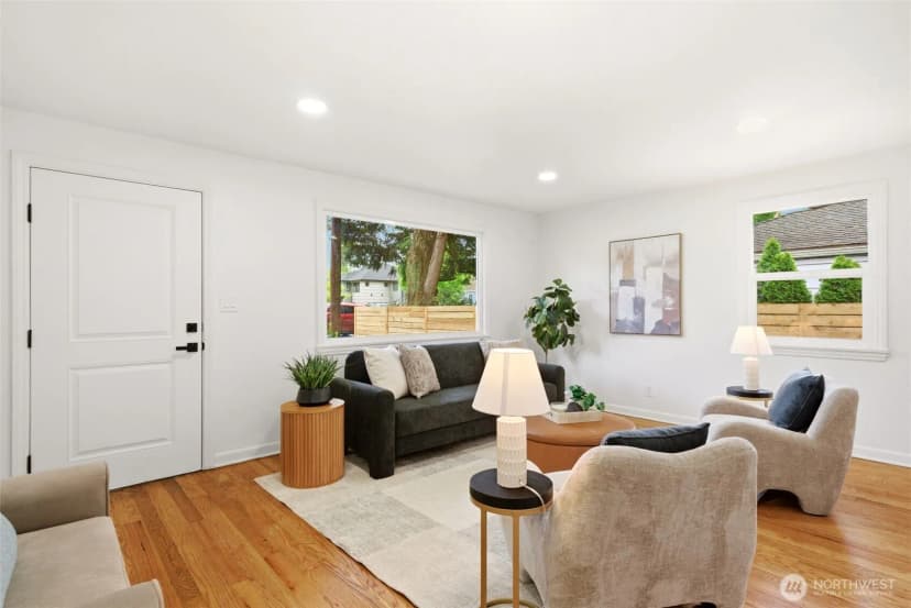 Property photo for 9723 Evanston Avenue N, Seattle photo 3