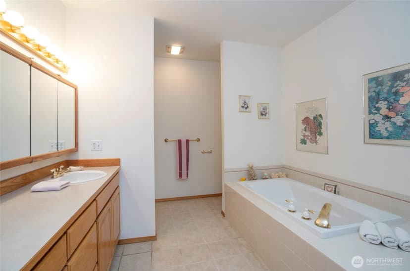 Property photo for 8058 Se Halfmoon Lane, Port Orchard photo 18
