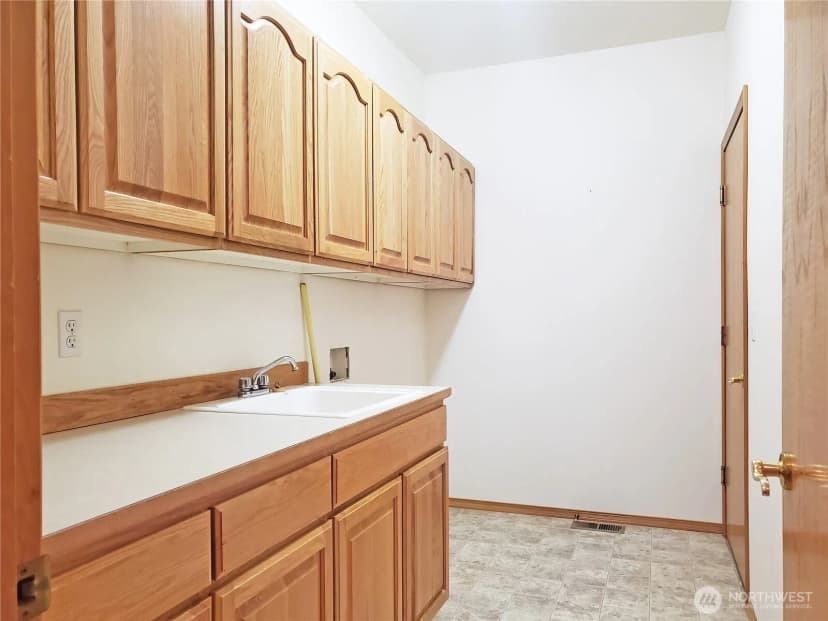 Property photo for 8058 Se Halfmoon Lane, Port Orchard photo 11
