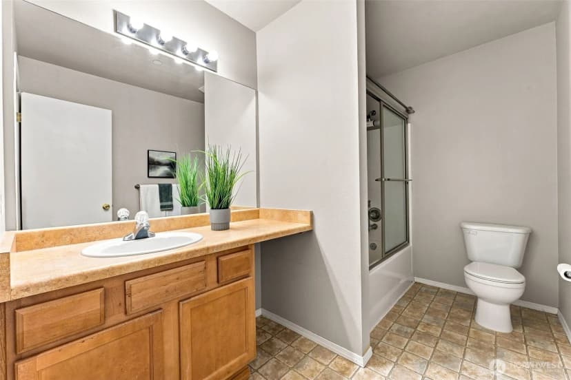 Property photo for 1933 Chaffee Avenue, Dupont photo 20