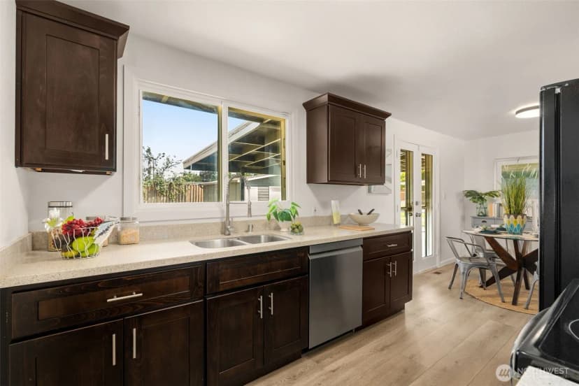 Property photo for 230 S 187th Street, Burien photo 12