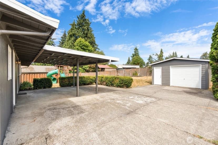 Property photo for 230 S 187th Street, Burien photo 21