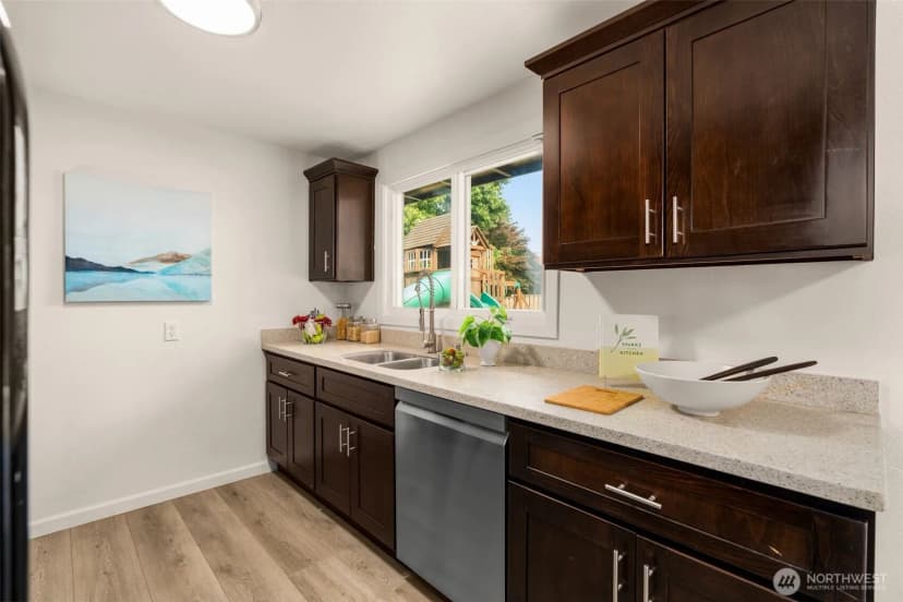 Property photo for 230 S 187th Street, Burien photo 10