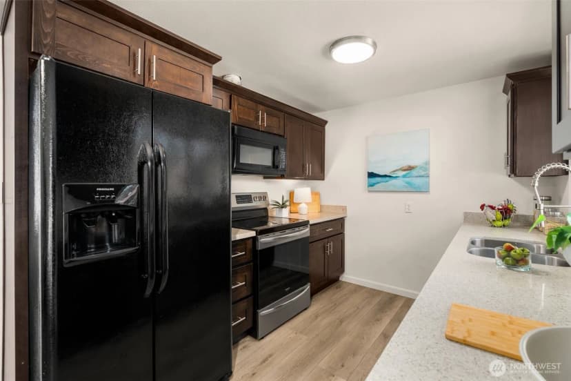 Property photo for 230 S 187th Street, Burien photo 11