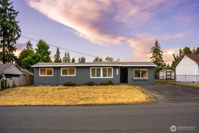 Property photo for 230 S 187th Street, Burien photo 2