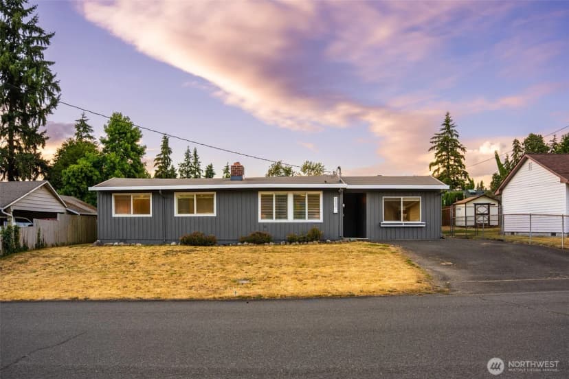 Property photo for 230 S 187th Street, Burien photo 2