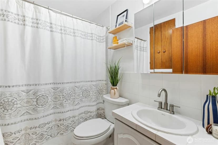 Property photo for 6526 Ne 198th Street, Kenmore photo 23