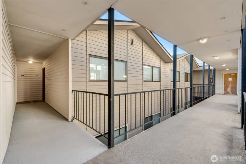 Property photo for 321 Bellevue Way Se #401, Bellevue photo 25