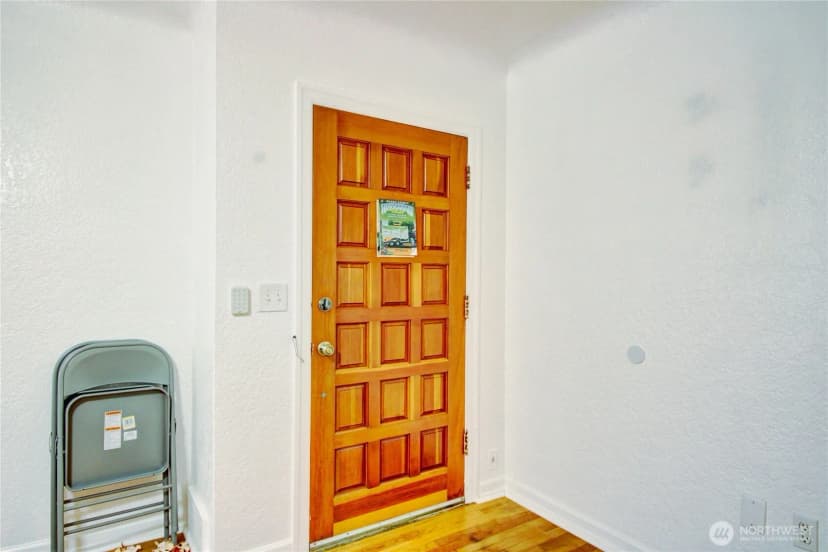 Property photo for 1135 E Orange Avenue, Burlington photo 2