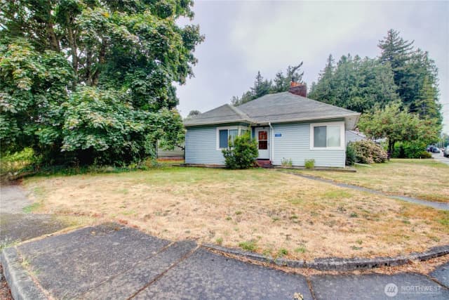 Property photo for 1135 E Orange Avenue, Burlington