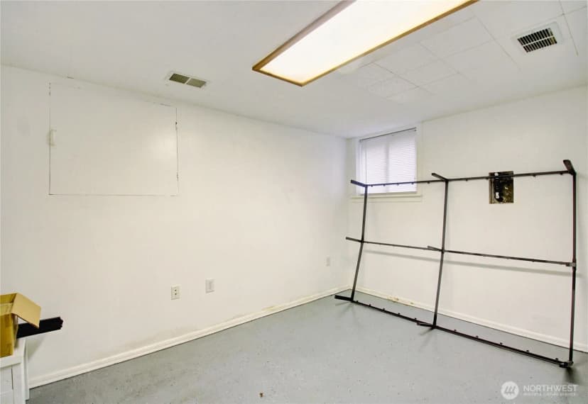 Property photo for 1135 E Orange Avenue, Burlington photo 24