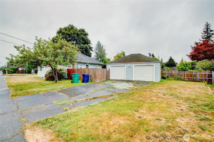 Property photo for 1135 E Orange Avenue, Burlington photo 30
