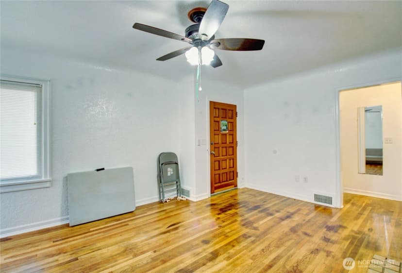 Property photo for 1135 E Orange Avenue, Burlington photo 3