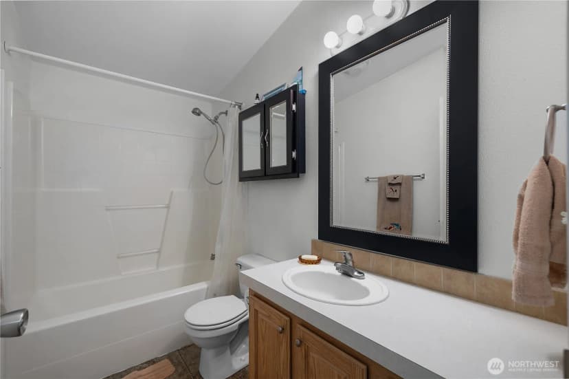 Property photo for 451 E Lakeshore Dr W, Shelton photo 16