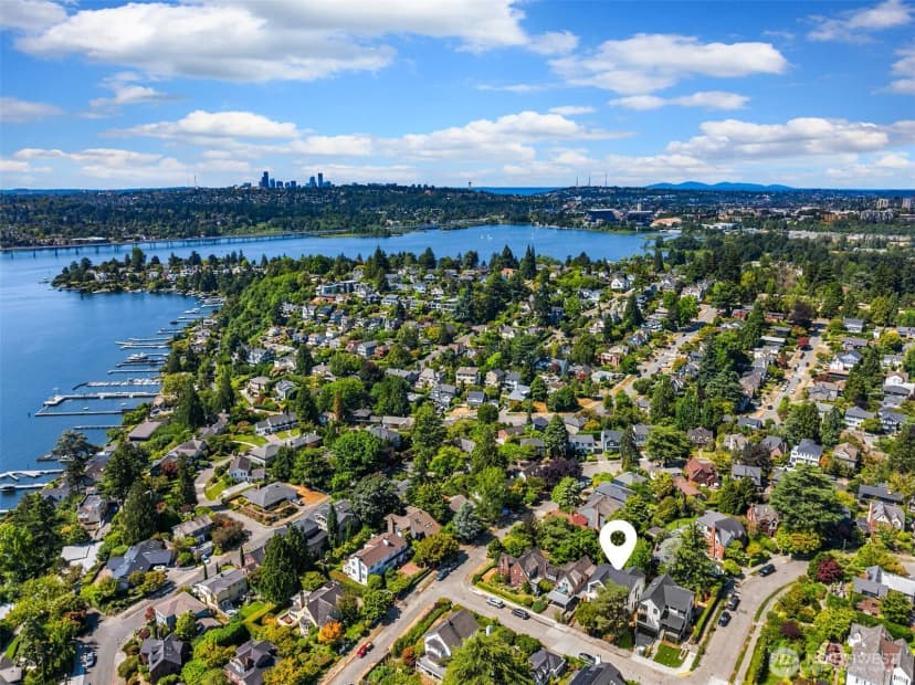 Property photo for 4231 53rd Avenue Ne, Seattle photo 24