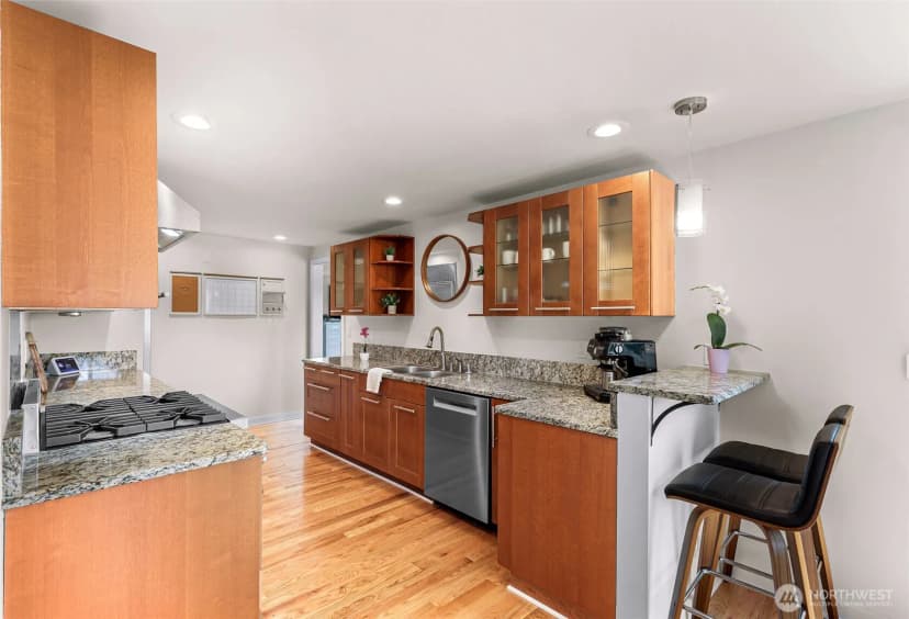 Property photo for 5717 59th Avenue Ne, Seattle photo 12