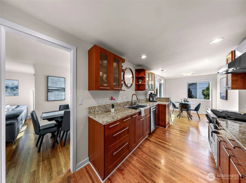 Property photo for 5717 59th Avenue Ne, Seattle photo 11