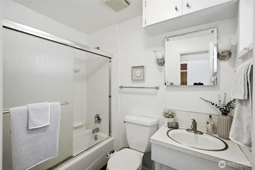 Property photo for 17056 26th Avenue Ne, Lake Forest Park photo 19