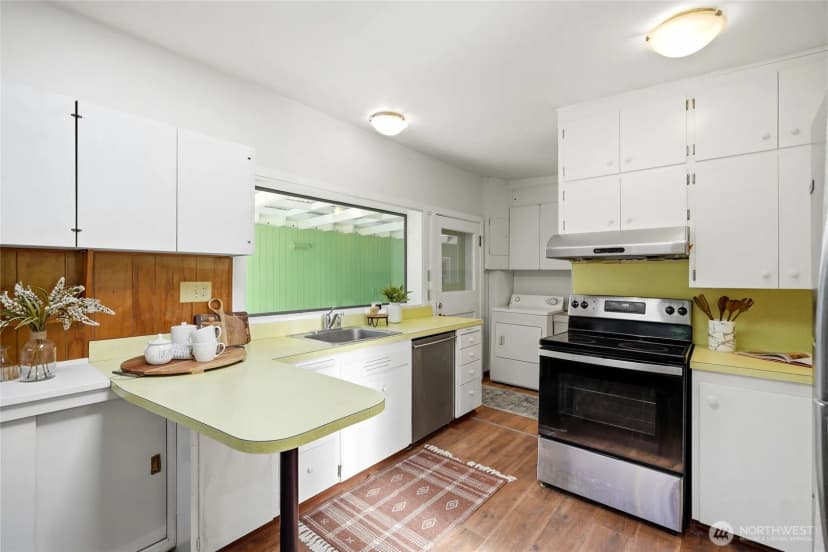 Property photo for 17056 26th Avenue Ne, Lake Forest Park photo 15