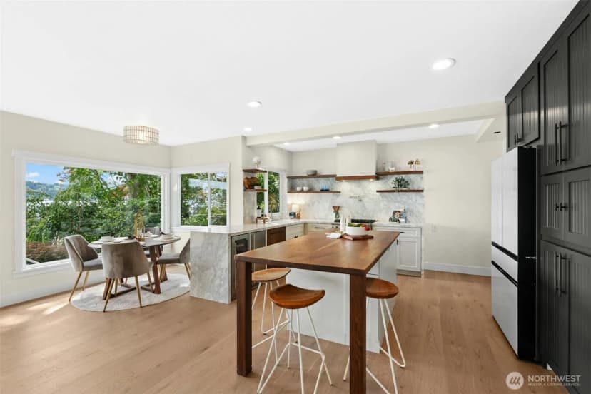 Property photo for 11728 Riviera Place Ne, Seattle photo 9