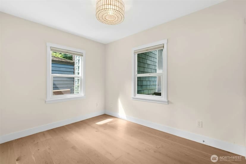 Property photo for 11728 Riviera Place Ne, Seattle photo 23