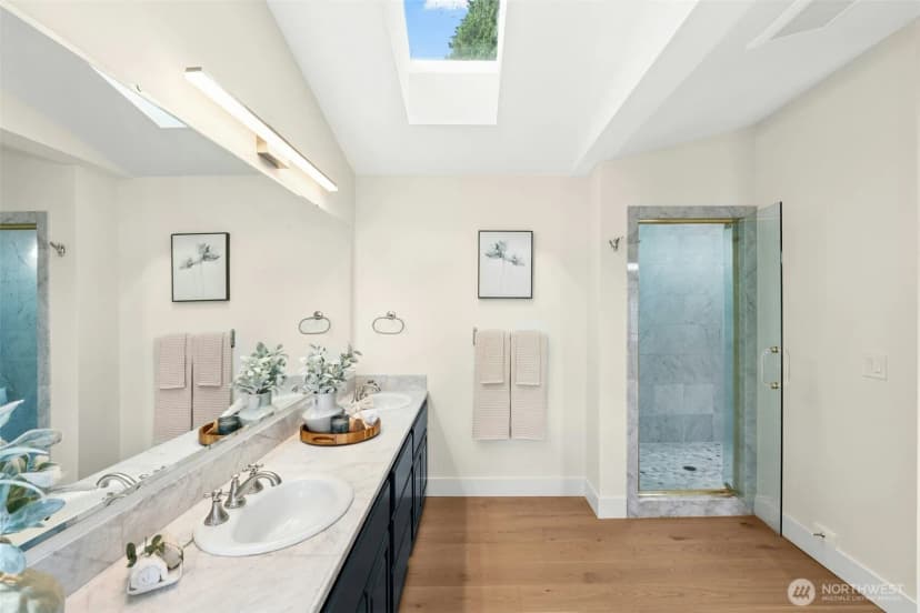 Property photo for 11728 Riviera Place Ne, Seattle photo 15