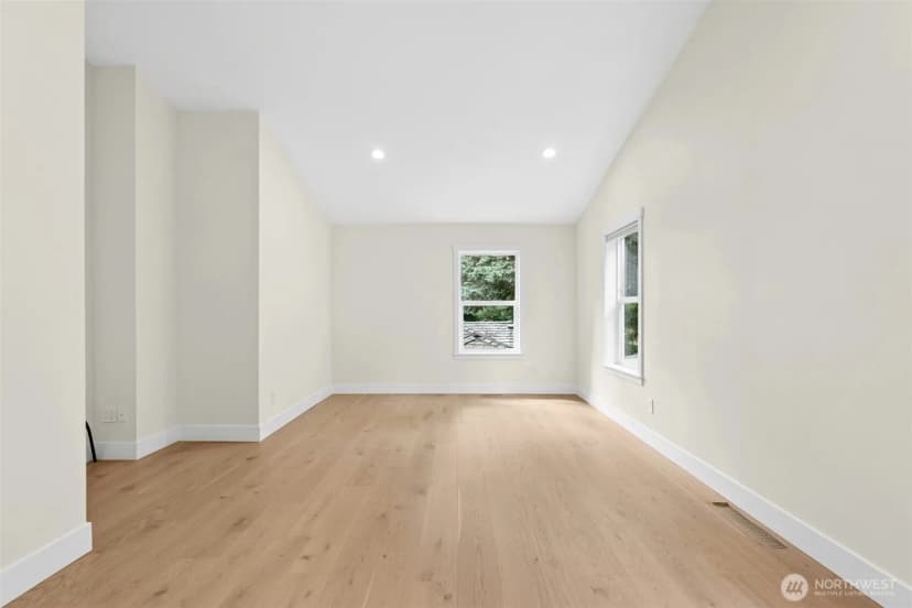 Property photo for 11728 Riviera Place Ne, Seattle photo 20