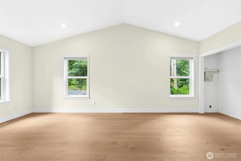Property photo for 11728 Riviera Place Ne, Seattle photo 21