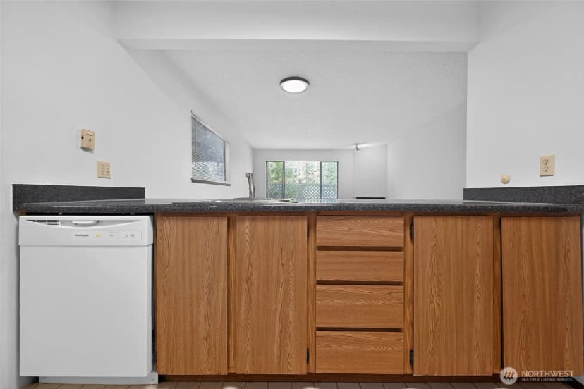 Property photo for 1740 Ne 86th Street #101, Seattle photo 6
